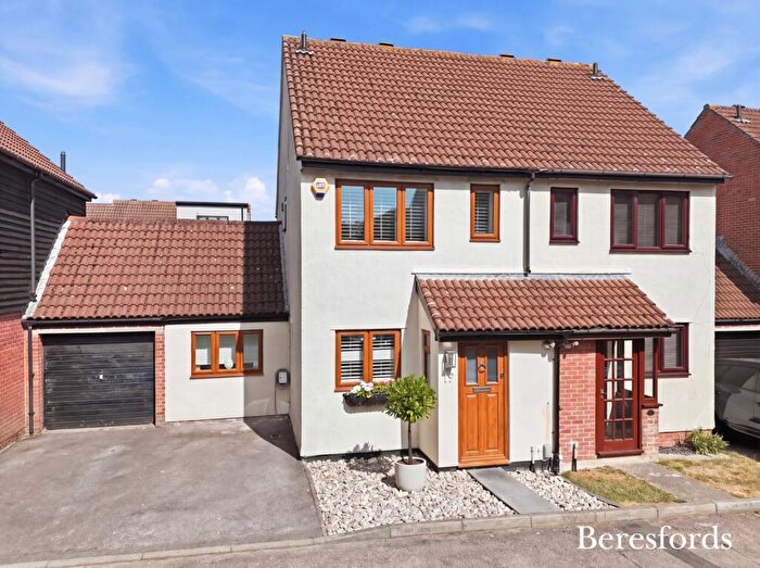 2 Bedroom Semi-Detached House For Sale In Fairbank Close, Ongar, CM5