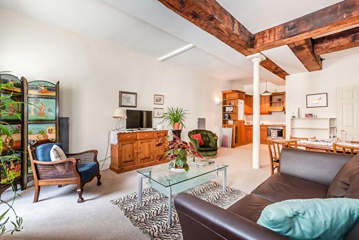 1 Bedroom Flat To Rent In Regents Bridge Gardens, London, SW8