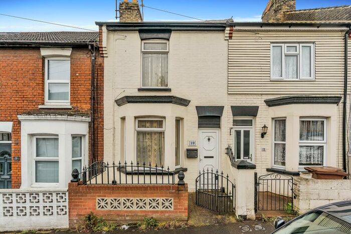 3 Bedroom Terraced House To Rent In Baden Road, Gillingham, Kent, ME7