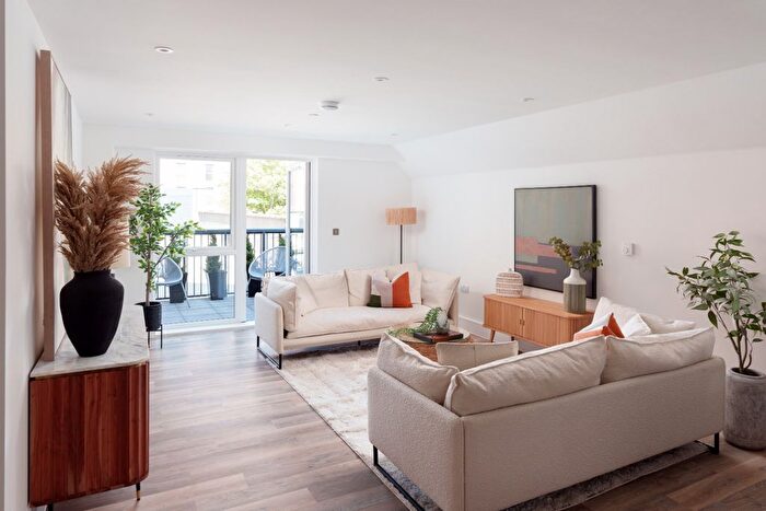 3 Bedroom Flat For Sale In Gradino, Davigdor Road, Hove, BN3