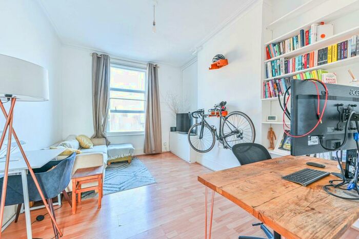 1 Bedroom Flat To Rent In Balham High Road, Balham, London, SW12