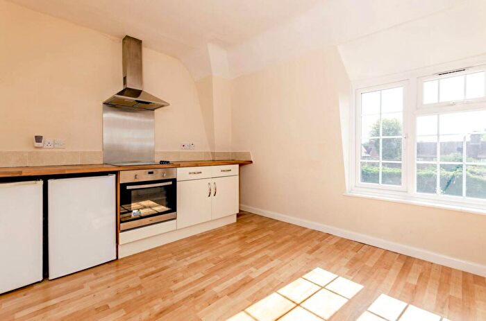 2 Bedroom Flat To Rent In London Road, Burpham, Guildford, GU4