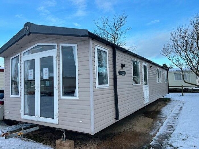 3 Bedroom Mobile/park Home For Sale In Newport Road, Hemsby, Great Yarmouth, NR29