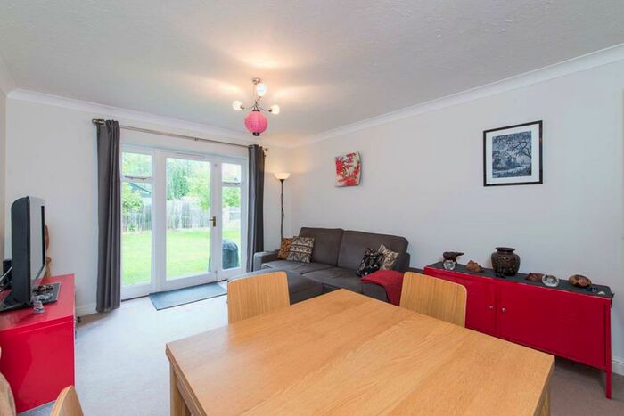 1 Bedroom Flat To Rent In Wentworth Court, Waterside Close, KT6