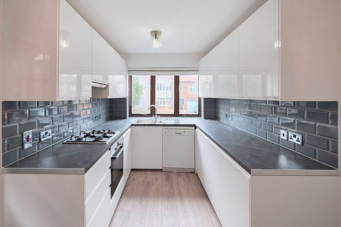 4 Bedroom Semi-Detached House To Rent In Monks Avenue, Barnet, EN5