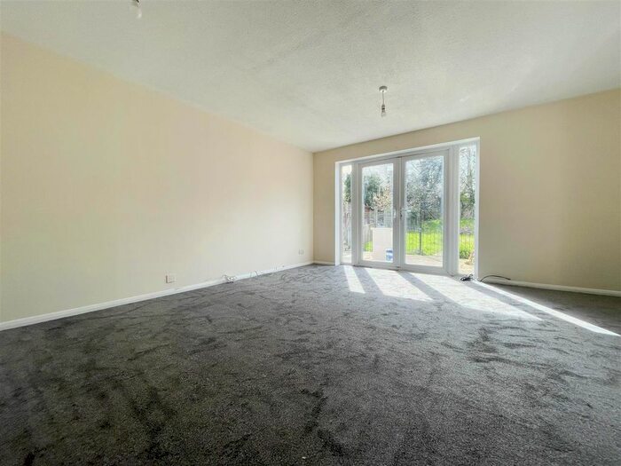 3 Bedroom Property To Rent In Florence Close, Grays, RM20