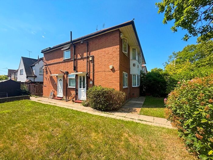 2 Bedroom Maisonette For Sale In Whitehall Road, Uxbridge, UB8