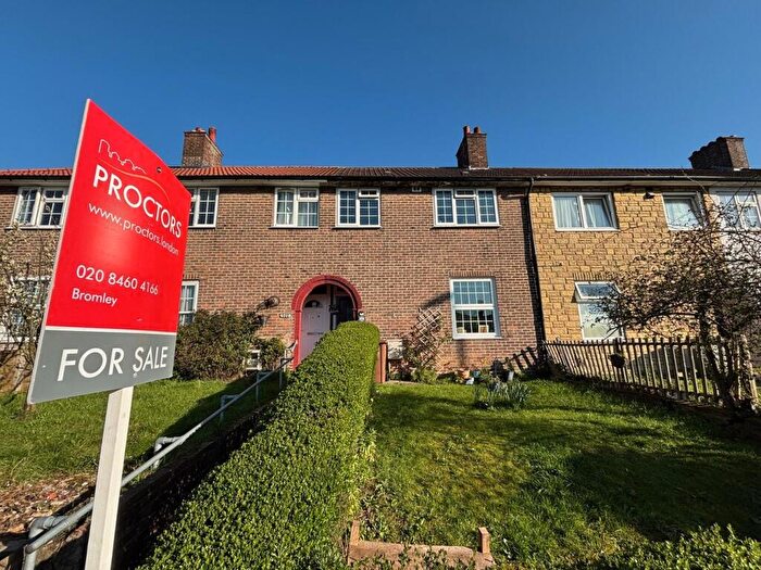 3 Bedroom House For Sale In Downham Way, Bromley, BR1