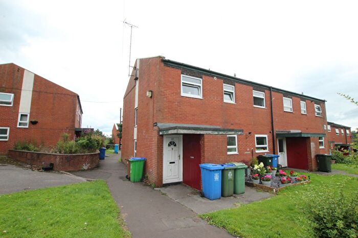 3 Bedroom Maisonette For Sale In The Thimbles, Thimble Close, Rochdale, OL12