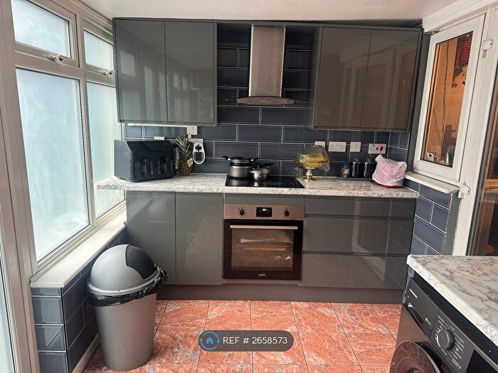 4 Bedroom End Terrace House To Rent In Mitcham Road, Croydon, CR0