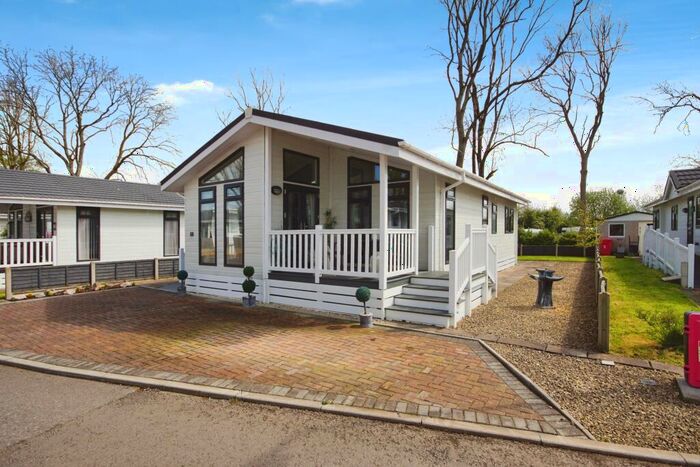 2 Bedroom Mobile Home For Sale In Mapleridge Lane, Yate, Bristol, Gloucestershire, BS37