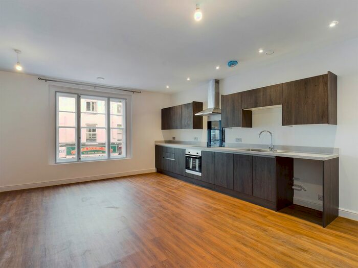 3 Bedroom Maisonette To Rent In Queen Street, Newton Abbot, TQ12