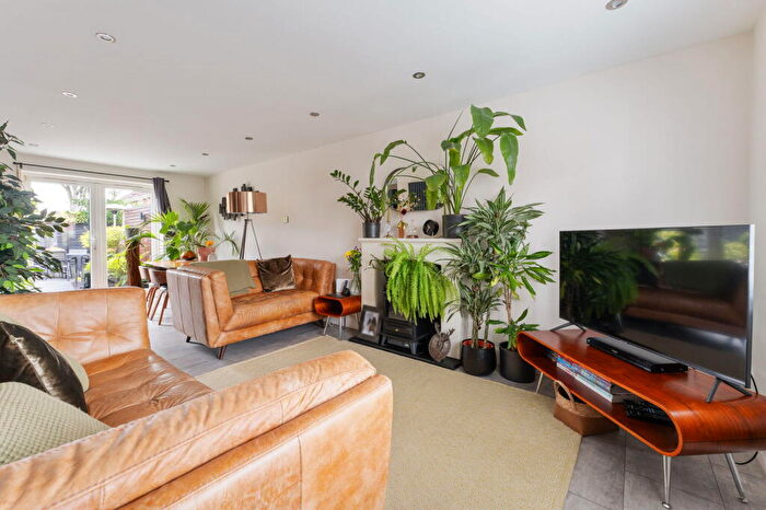 4 Bedroom Detached House For Sale In Apostle Way, Bishopdown, Salisbury, SP1