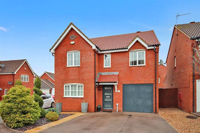 4 Bedroom Detached House For Sale In Coltsfoot Road, Rushden, NN10