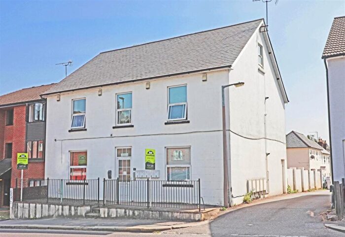 2 Bedroom Apartment To Rent In Brighton Road, Redhill, RH1