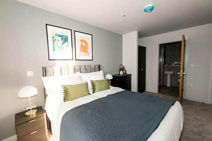 2 Bedroom Apartment To Rent In Cross Lane, Manchester, Greater Manchester, M5