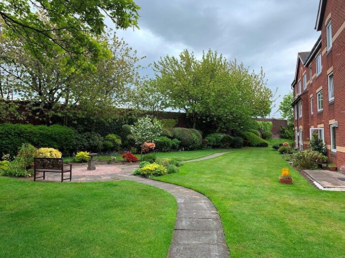 1 Bedroom Flat For Sale In Chase Close, Southport, PR8
