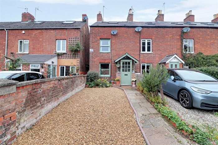 3 Bedroom End Of Terrace House For Sale In Regent Street, Stonehouse, GL10