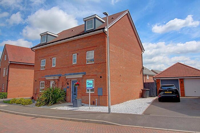 4 Bedroom Semi Detached House For Sale In Fleece Lane, Nuneaton, CV11
