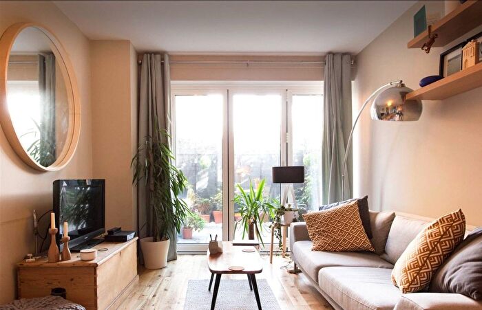 1 Bedroom Flat For Sale In Bailey Mews, London, SW2