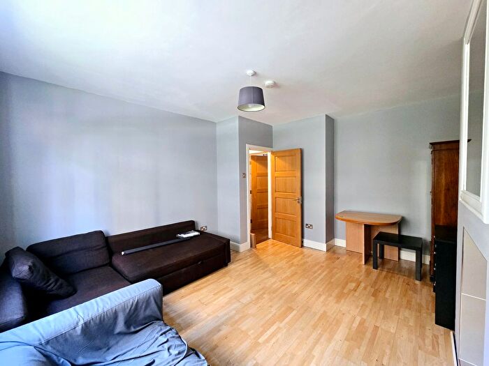 3 Bedroom Flat To Rent In The Grange, Bermondsey, SE1