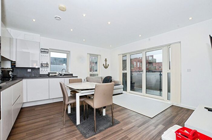 2 Bedroom Flat For Sale In Bucknall Place, Watford, WD19