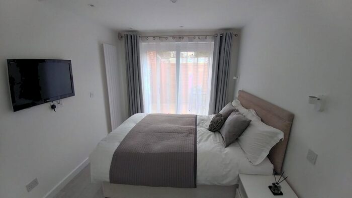 1 Bedroom Studio To Rent In Rowlheys Place, West Drayton, UB7