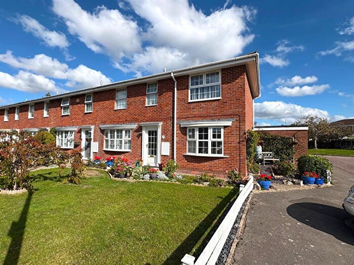 4 Bedroom End Terrace House For Sale In Melford Walk, Nythe, Swindon, SN3