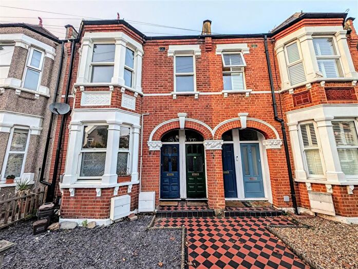 2 Bedroom Flat To Rent In South Park Road, London, SW19