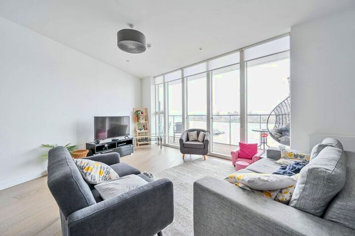 3 Bedroom Flat To Rent In River Gardens Walk, Greenwich, London, SE10