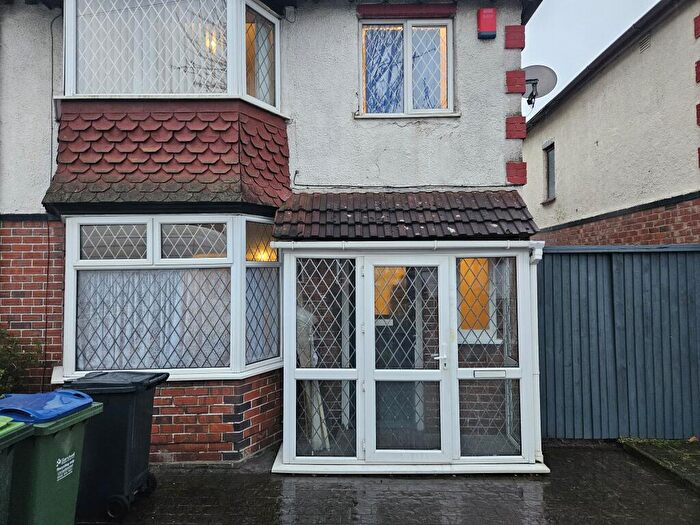 3 Bedroom Semi-Detached House To Rent In Brian Road, Smethwick, B67