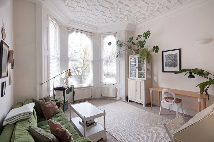 1 Bedroom Property To Rent In Campden Hill Gardens, Kensington, W8