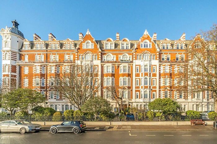 3 Bedroom Flat For Sale In Prince Albert Road, St John's Wood, NW8