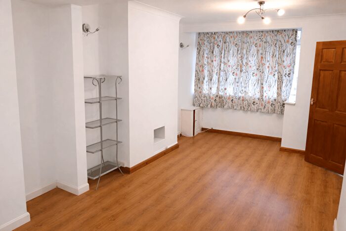 2 Bedroom Semi Detached House To Rent In Luton, LU3