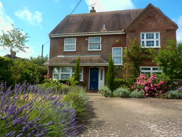 4 Bedroom Detached House For Sale In Romsey Road, Whiteparish, Salisbury, Wiltshire, SP5