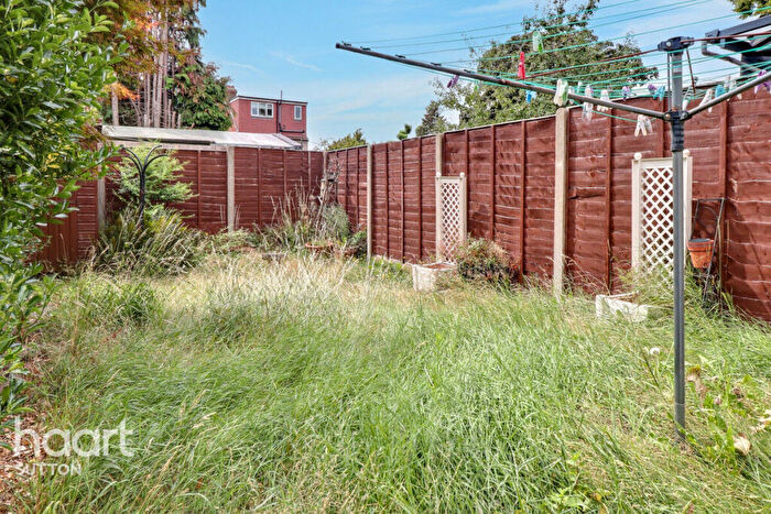 1 Bedroom Maisonette For Sale In Gander Green Lane, Sutton, SM1