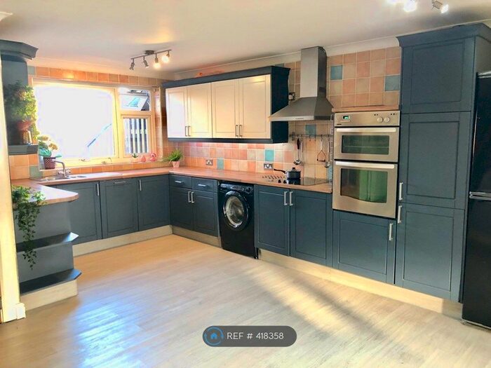 3 Bedroom Terraced House To Rent In Snowden Royd, Leeds LS13