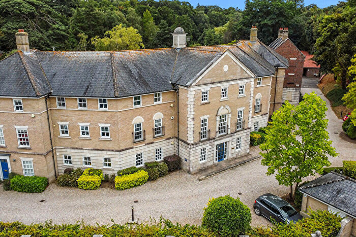 2 Bedroom Apartment For Sale In Lexden Park, Colchester, CO3