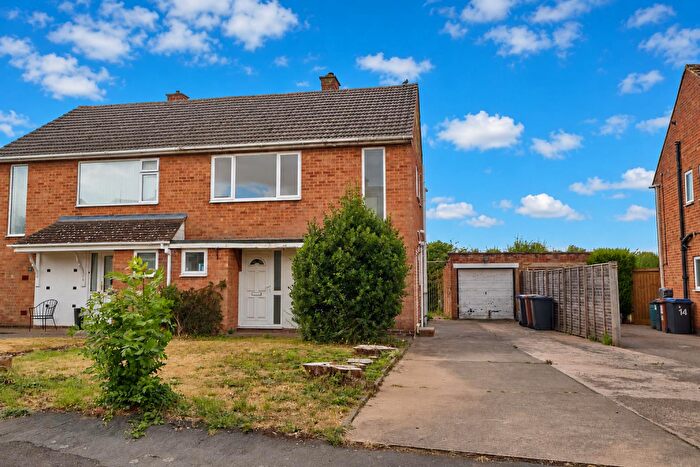 3 Bedroom Semi-Detached House For Sale In Saville Close, Hinckley, LE10
