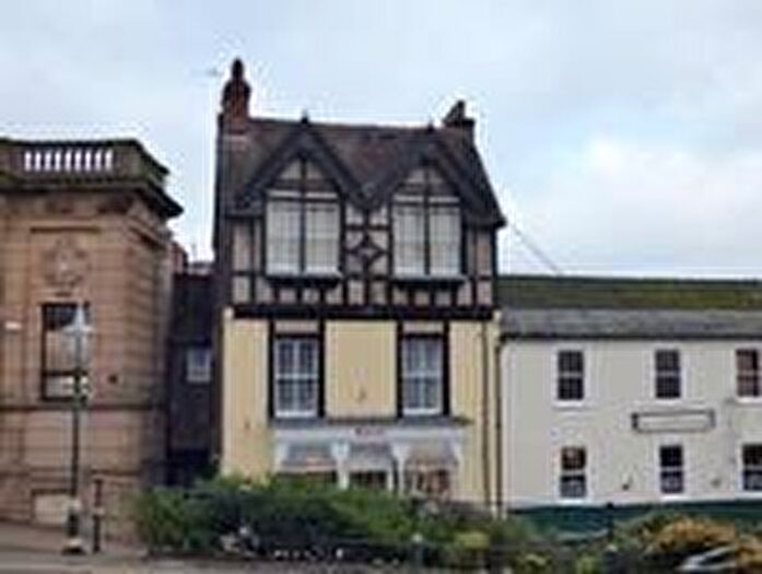 2 Bedroom Flat To Rent In Church Street, Malvern, WR14