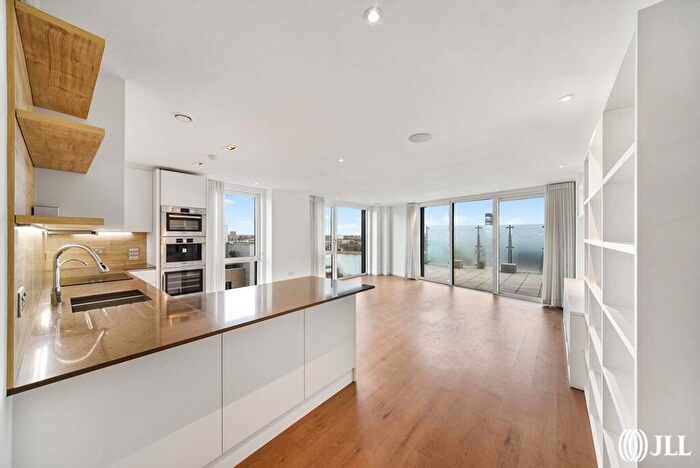 2 Bedroom Flat To Rent In City View Apartments, London, N4