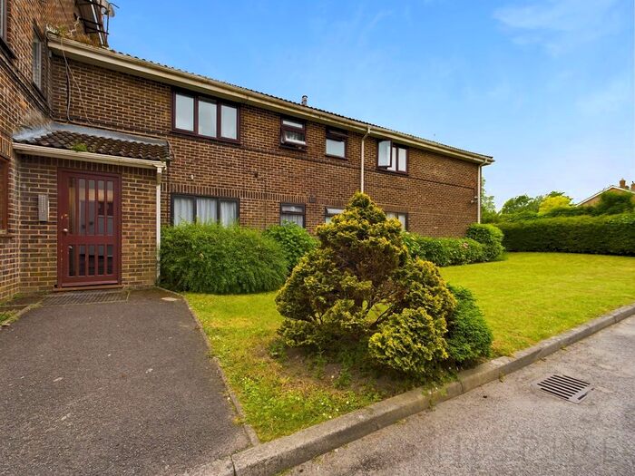 1 Bedroom Flat To Rent In Brighton Road, Ravendene Court Brighton Road, RH10