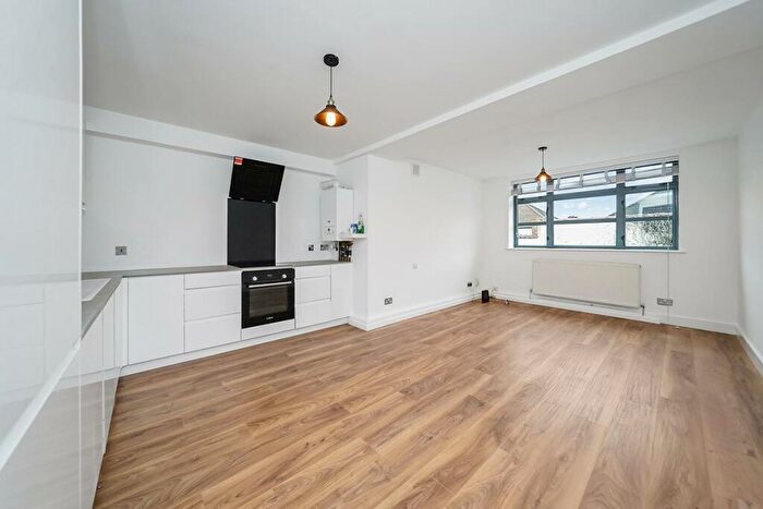 1 Bedroom Apartment To Rent In Stanley Road, North Chingford, E4