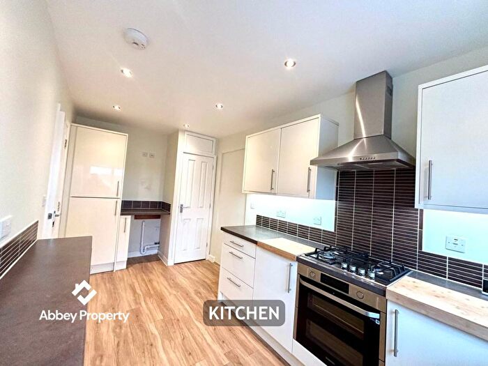 4 Bedroom Semi-Detached House To Rent In Poets Mews, Luton, LU4