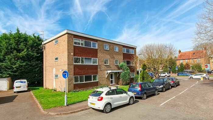 3 Bedroom Flat To Rent In Riversmeet, Hertford, SG14