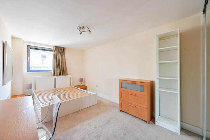 2 Bedroom Flat For Sale In Millharbour, Canary Wharf, London, E14