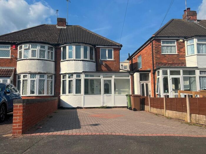 3 Bedroom Property To Rent In Wellsford Avenue, Solihull, B92