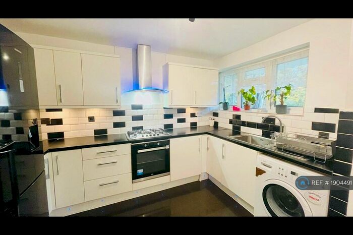 2 Bedroom Flat To Rent In Sylvester Road, Wembley, HA0