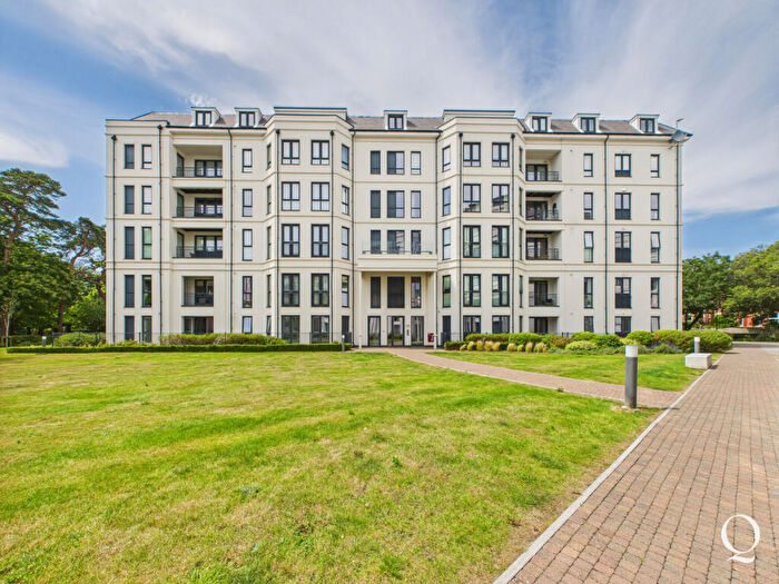 2 Bedroom Apartment For Sale In West Cliff Road, Bournemouth, BH2