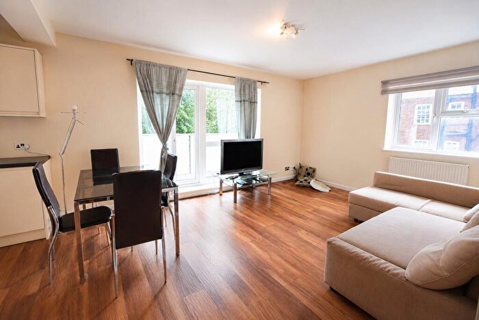 2 Bedroom Flat To Rent In Avenue Road, London, NW8